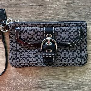 Coach Wristlet 🖤